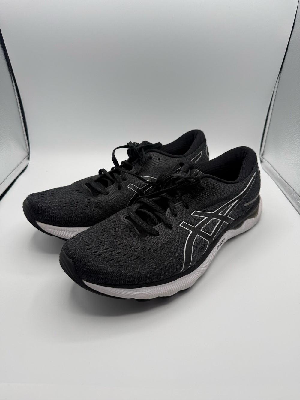 ASICS GEL-Nimbus 24 Men’s US 10.5 Black/White Road Running Shoe Sneaker 1011B359